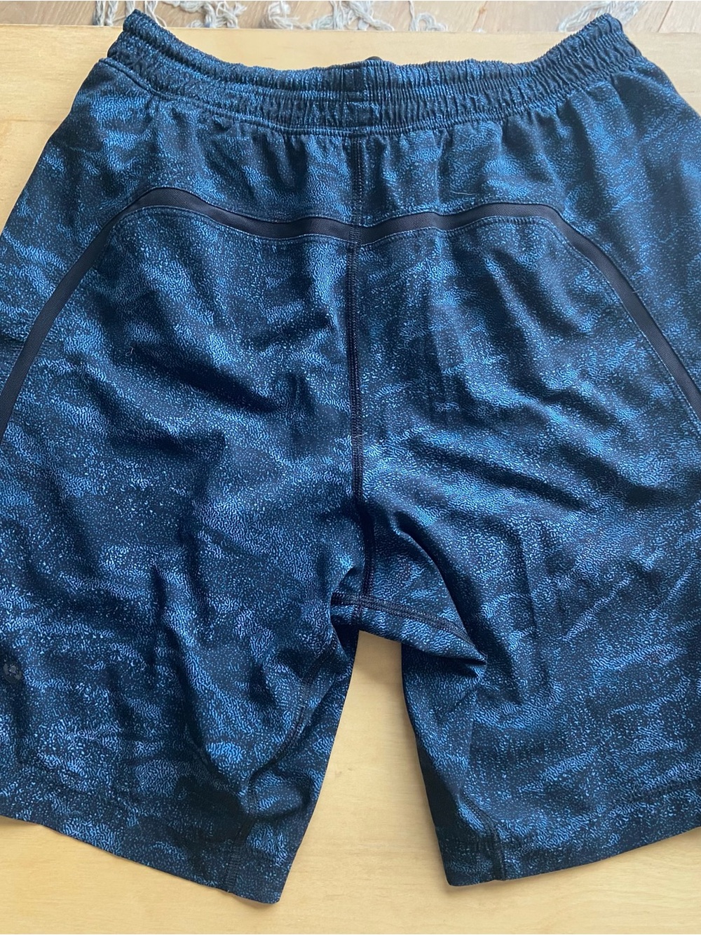 lululemon athletica Men's Dark Blue Camouflage Athletic Shorts - Picture 3 of 4